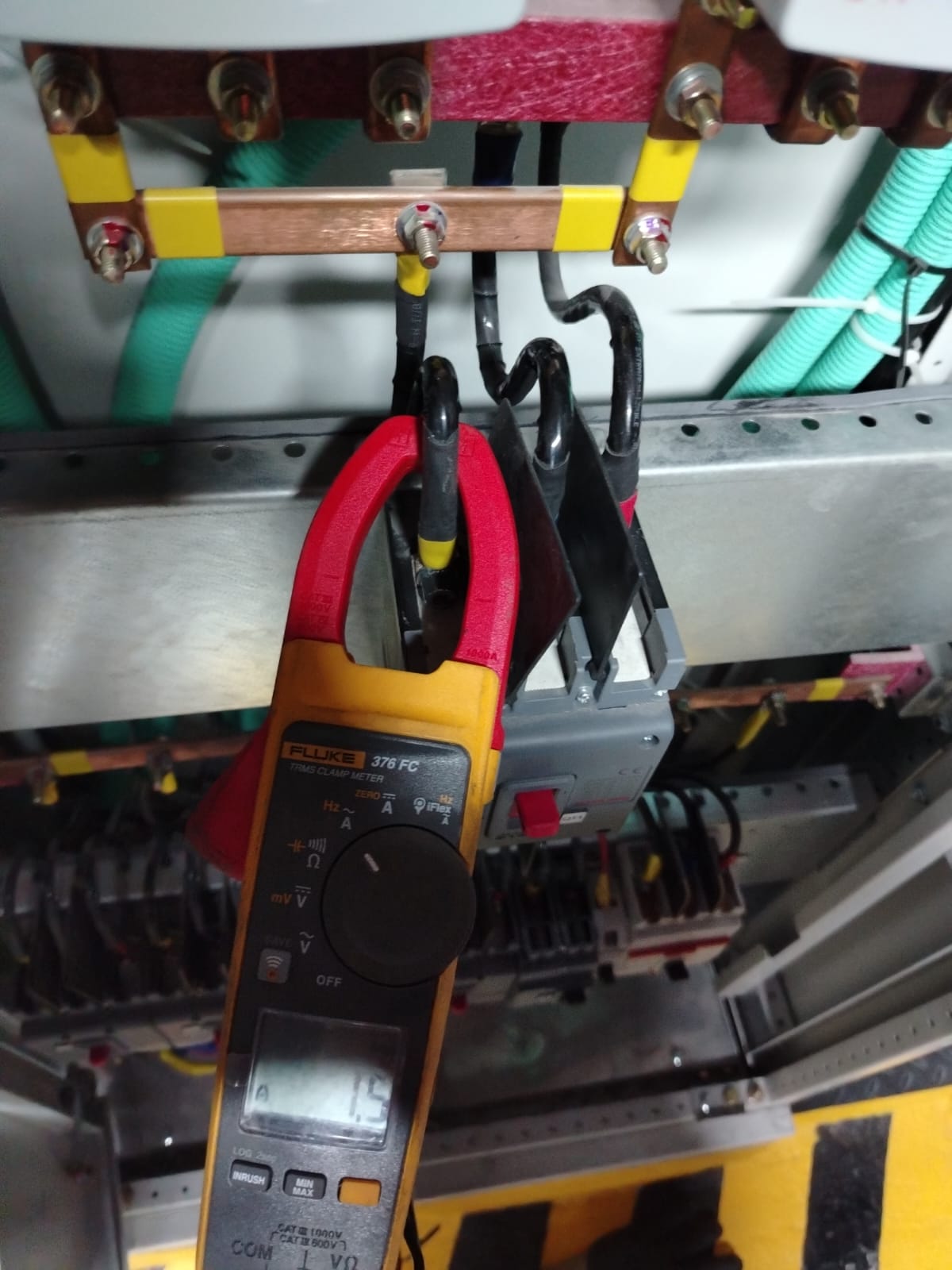 Trabajo en caja eléctrica